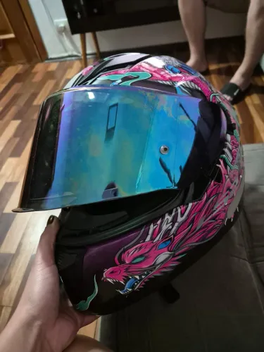 Vende-se capacete LS2. Tamanho 56. Para mais informações, entre em contato.