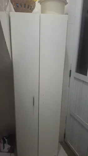Armário Usado de Bagunça Area da Cozinha