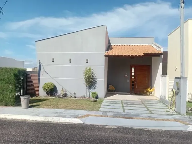 Casa 3 suits, Energia Solar, armários e Condomínio Fechado.