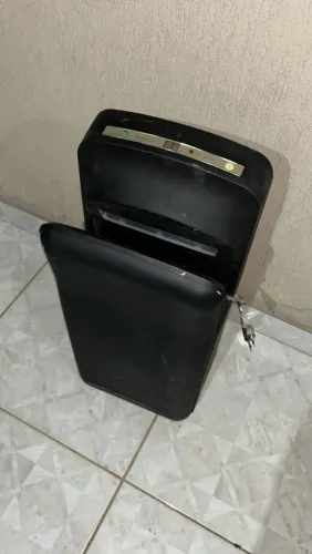 Adeus a papel toalha, secadores de mãos para banheiro