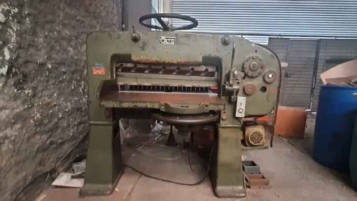 Guilhotina Industrial CATU 80 cm Semi-Automática