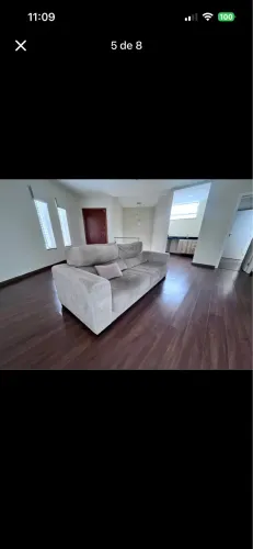Sofa em tecido bege
