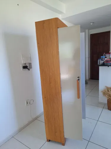 Armário de cozinha de prateleiras com 5 nichos