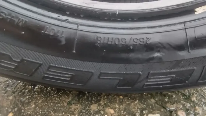 Vendo pneu aro 18 265/60