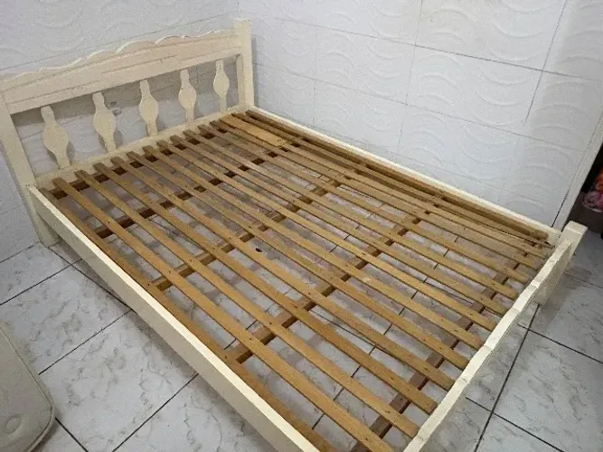 Cama de Casal em Madeira Maciça