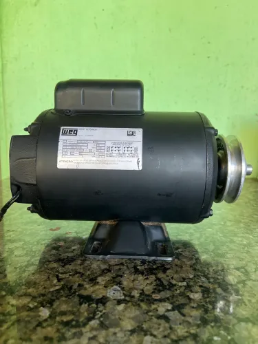 Motor Elétrico WEG 1/2 CV (0,37 kW) Monofásico - Bivolt - Seminovo