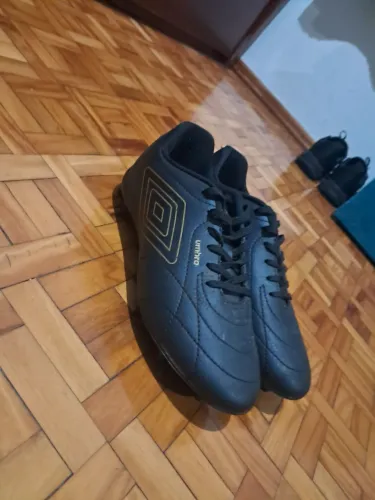 Chuteira Umbro Campo