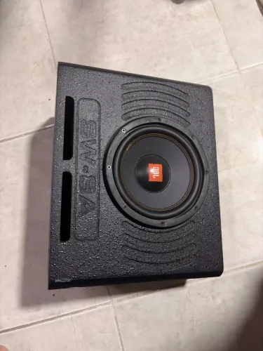 Sub JBL 8? 