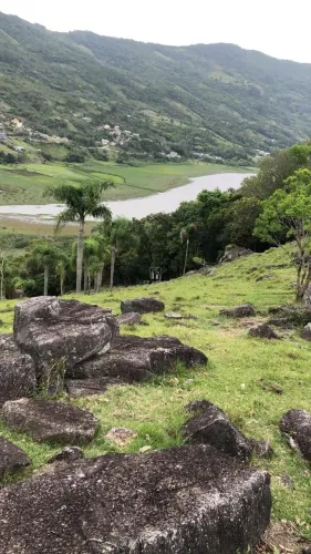 Terreno à Venda em Garopaba no Macacu 10.000 m² com Vista para Lagoa e Topografia Plana