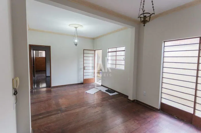 Casa à venda, 3 quartos, 1 suíte, 4 vagas, Santa Efigênia - Belo Horizonte/MG