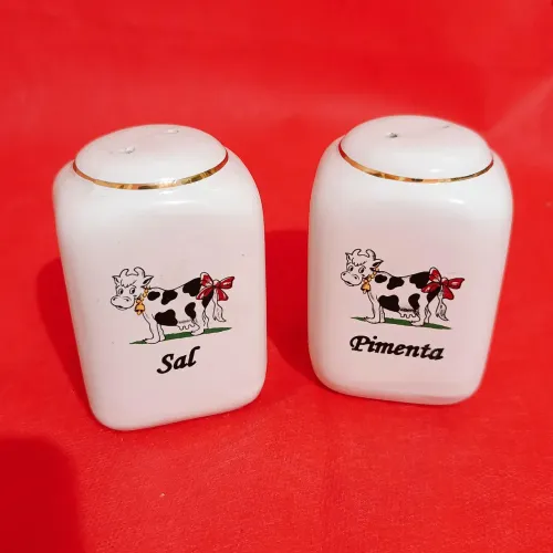 Antiguidade Saleiro e Pimenteiro Vaquinha Porcelana com Fio Dourado Vintage 