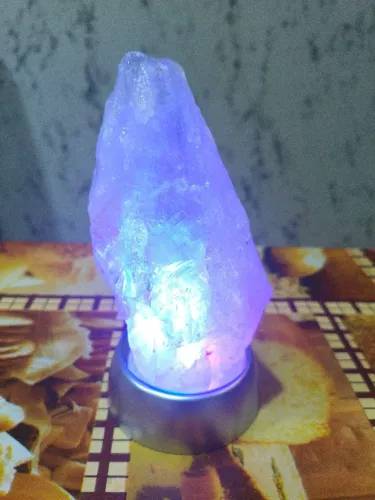 Luminária de pedra cristal com base de led