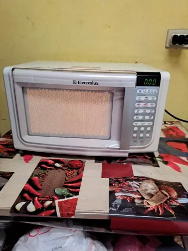 Microondas Electrolux 30 litros usado