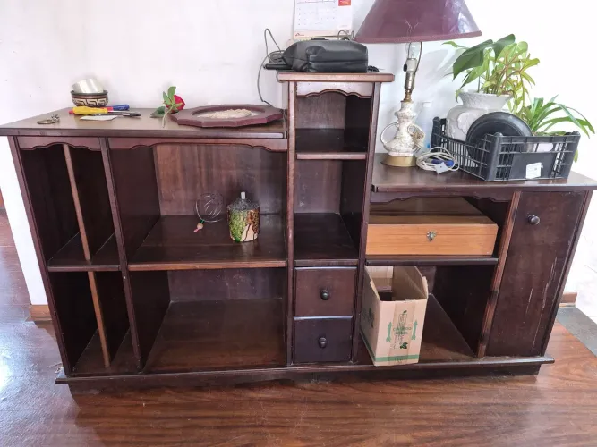Rack vantagem para sala em madeira maciça!