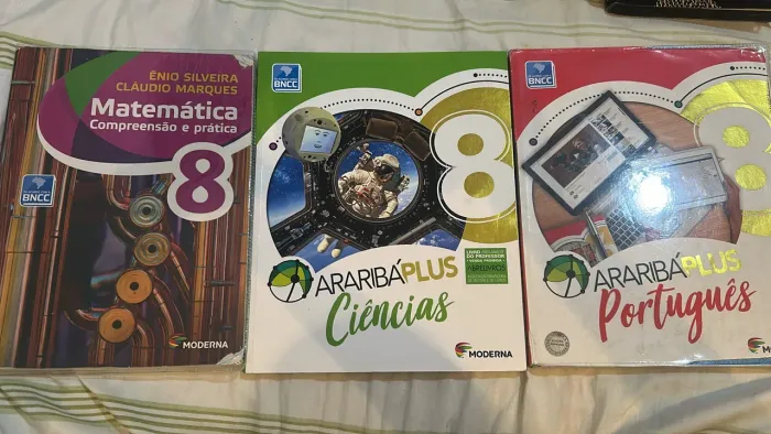 LIVROS DE ESCOLA
