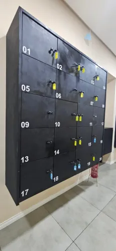 Lockers Pretos (Par - 40 portas)
