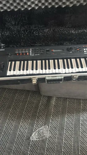 Teclado YAMAHA MX61 V2