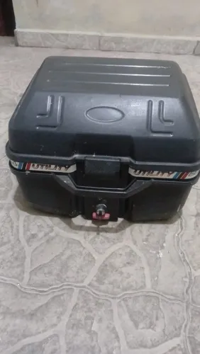 Vende-se kit de dois baús semi novos 