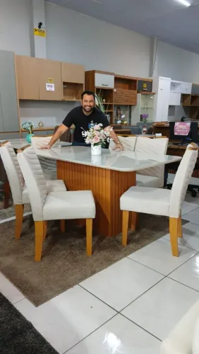 Mesa de com tampo em vidro + 6 cadeiras estofadas