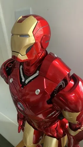 Homem de Feero Tony Stark Mark III Marvel vendo ou troco por iPhone 