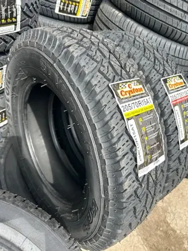 2 pneus remolde Crystone 205/70/15
