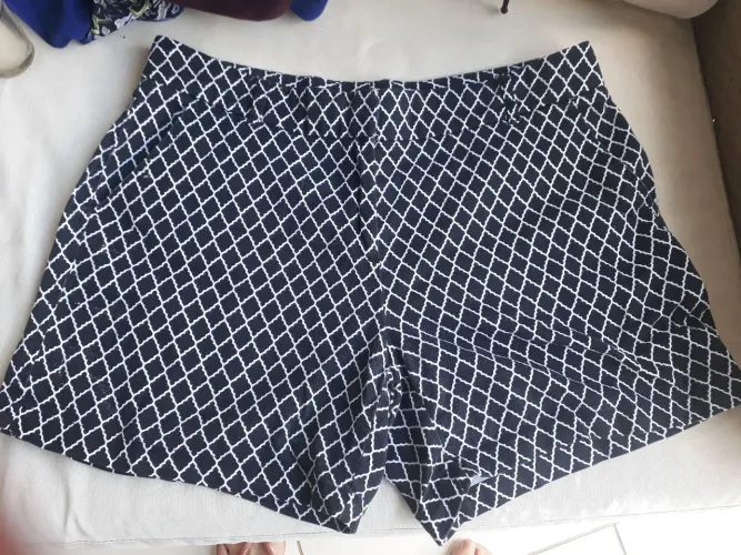 Shorts estampa geométrica com bolsos embutidos Tam. Pequeno u