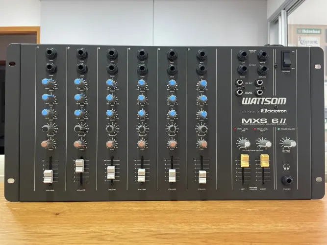 Mesa de Som Wattsom Ciclotron MXS 6ii