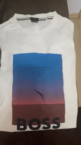 Camiseta masculina Hugo Boss plus size XG com estampa seminova