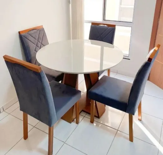 Mesa de jantar redonda com 4 cadeiras beeni