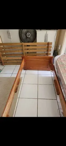 Cama de solteiro com madeira de lei Angelim Pedra