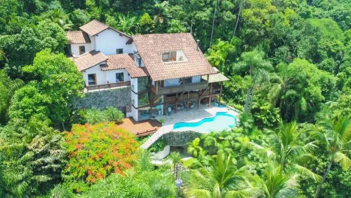 Conheça o refugio perfeito !! Casa de praia disponivel à venda no Condominio Iporanga em G