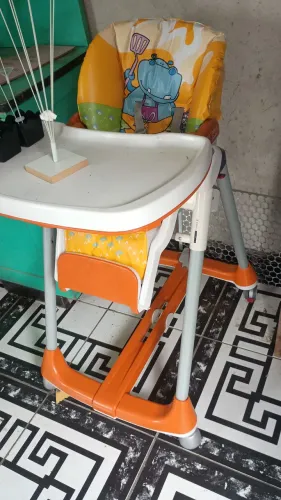 Cadeirinha alimentação infantil