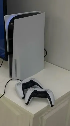 Playstation 5 com leitor de disco pouco usado.