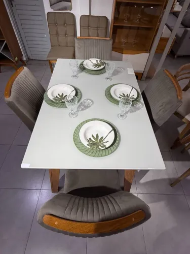 Mesa com 4 cadeiras dobue 