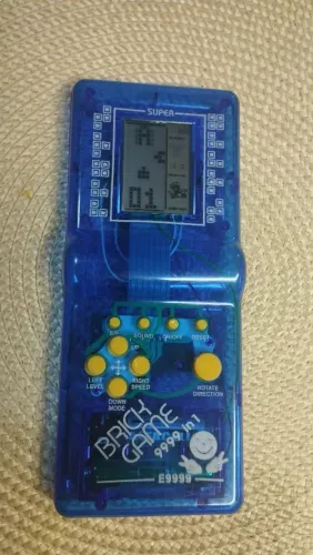 Super Brick Game 9999 in 1 - Console Portátil R$:50 Reais 