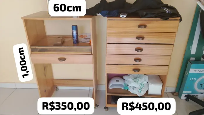 Dois armários de madeira - R$300,00(COM UMA GAVETA) R$350,00(COM 5 GAVETAS)