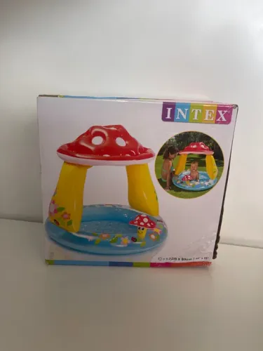 Piscina inflável infantil com formato de cogumelo