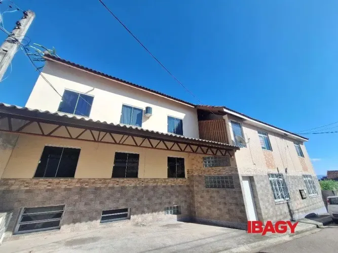Excelente Apartamento 2 dormitório(s) em Agronômica - Florianópolis