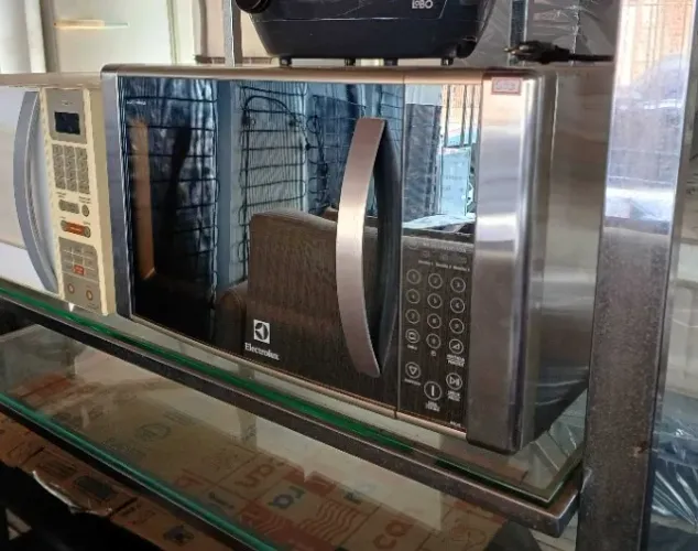 Micro-ondas com Grill Electrolux Inox Blue Touch 31 litros + Entrega grátis em Sorocaba