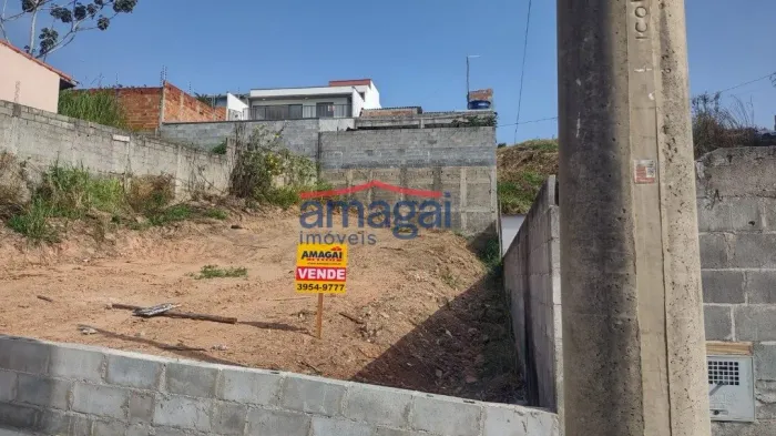 Terreno a venda no Jd. Leblon