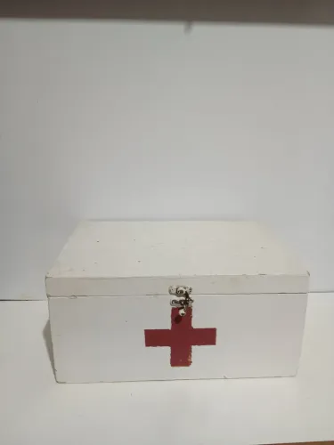 Caixa de madeira primeiros socorros 30 x 20 x 14 cm 