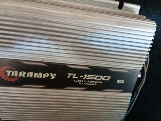 Vendo caixa celada com alto falante de 12 polegadas ,Bomber, módulo Taramps TL 1500,