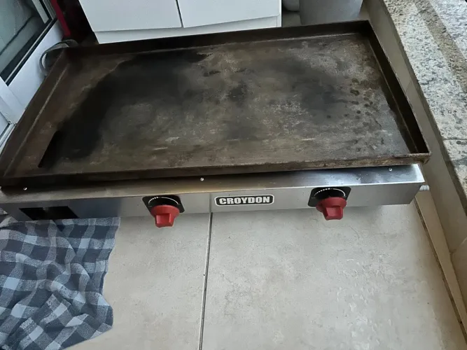 Chapa a Gás Croydon Longa - 8 Queimadores - 1 Mês de Uso - Sem Detalhes
