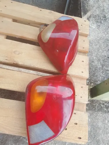 Lanterna traseira Ford fiesta 96 completo 