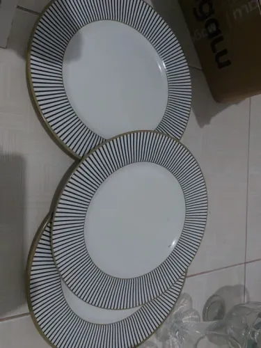 Jogo de pratos com design elegante
