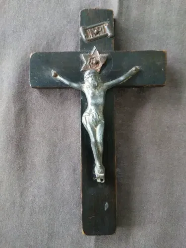 Crucifixo antigo, final da década de 1950. 