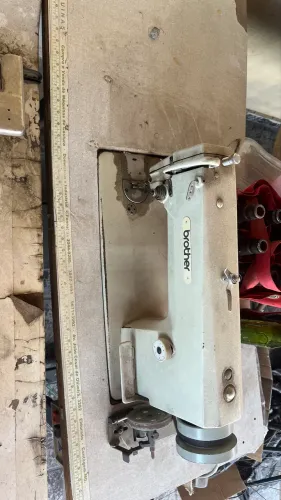 Máquina de costura industrial reta brother