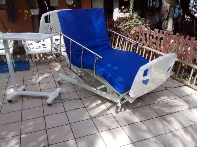 Cama hospitalar articulada 8 posições, pós poltrona. 