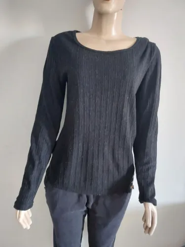 Blusa canelada preta manga longa