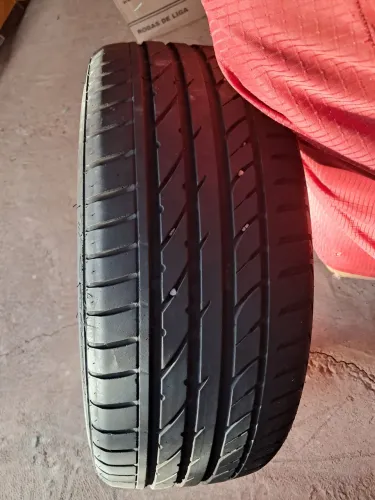 Jogo 4 pneus Sailun aro 17 semi novos 